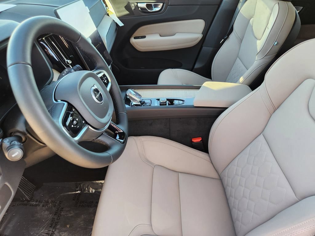 New 2026 Volvo XC60 B5 Plus w/ Protection Package Premier AWD/4WD image 4