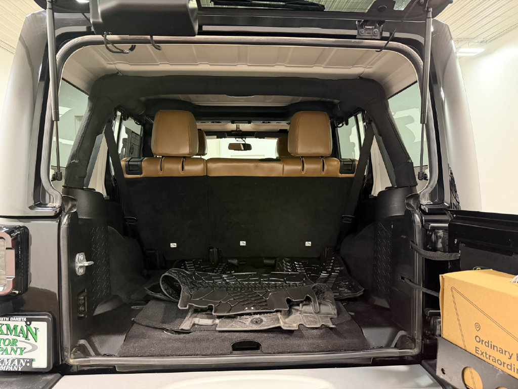 Used 2015 Jeep Wrangler Unlimited Sahara w/ Connectivity Group AWD/4WD image 74