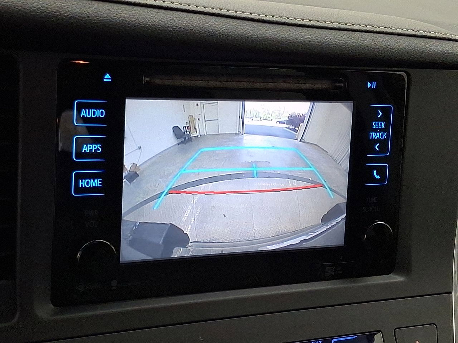 Used 2015 Toyota Sienna XLE w/ XLE Navigation Package FWD image 15