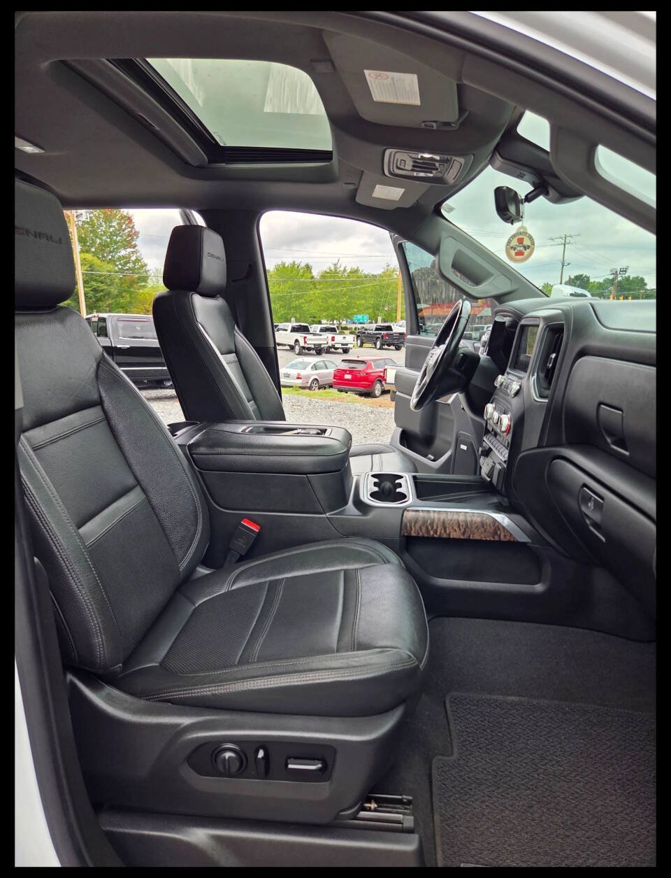 Used 2021 GMC Sierra 2500 Denali w/ Denali Ultimate Package AWD/4WD image 23