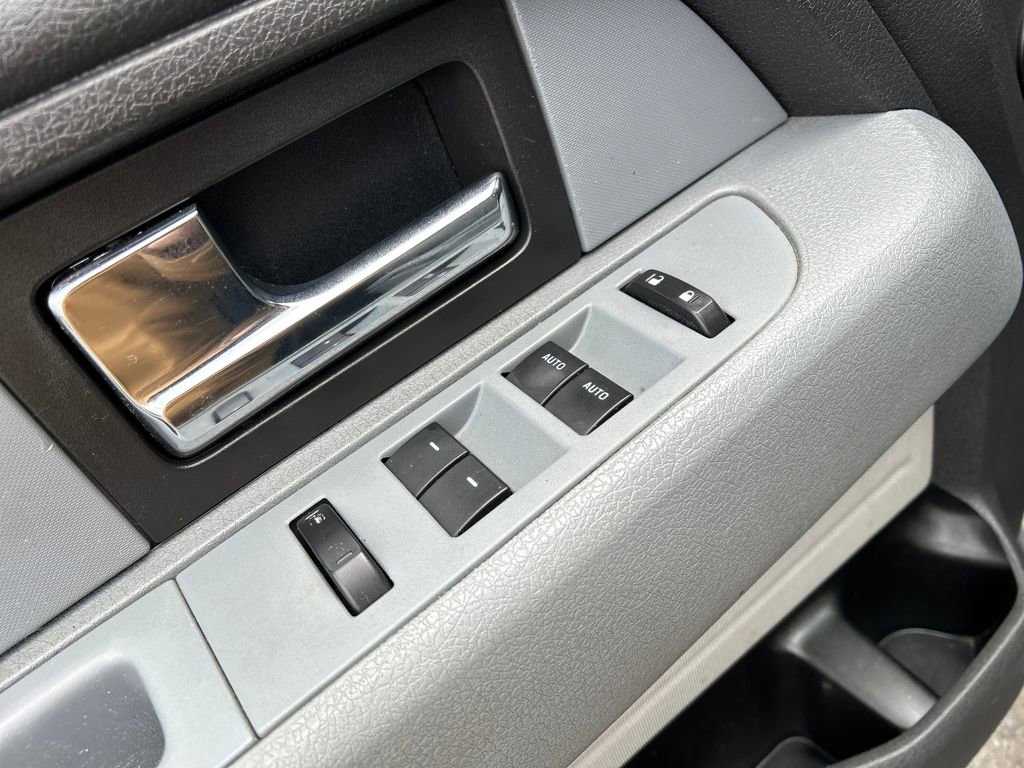 Used 2013 Ford F150 XLT w/ Luxury Equipment Group image 18