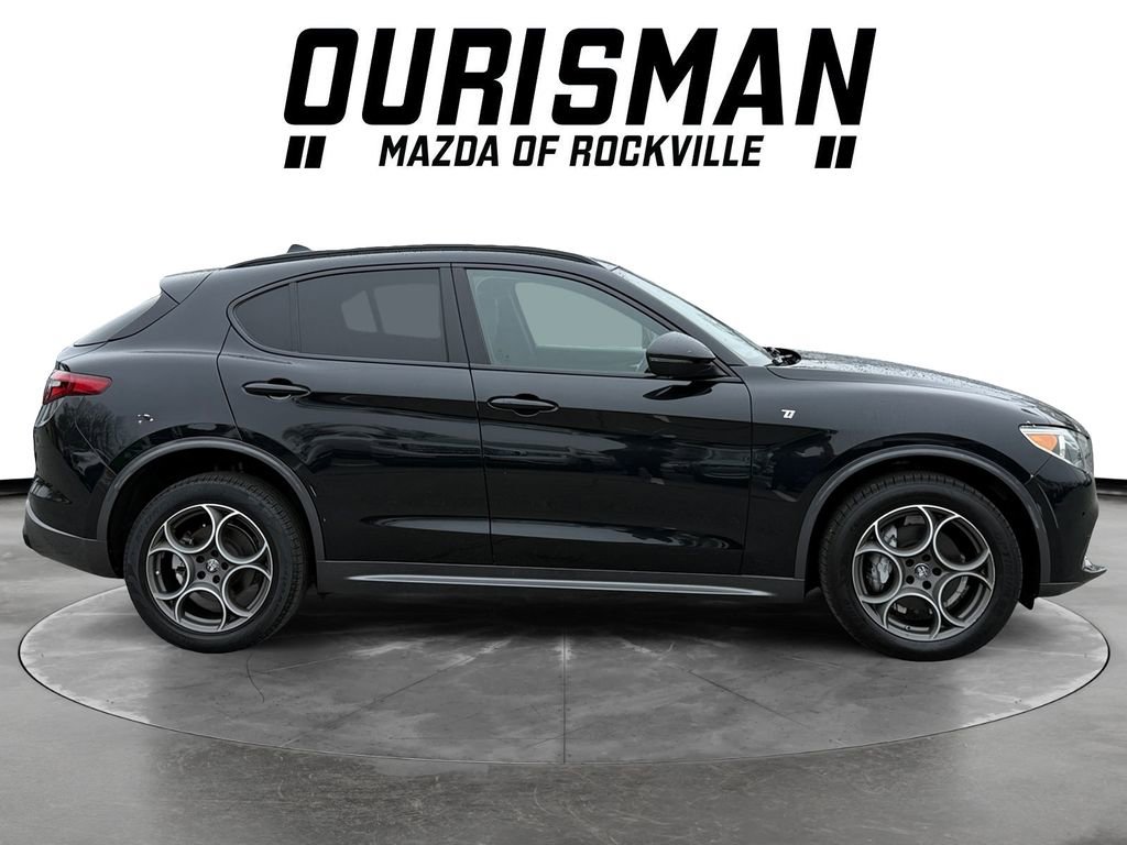Used 2022 Alfa Romeo Stelvio Ti image 7