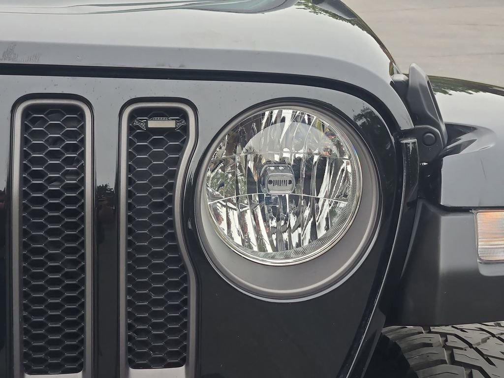Used 2023 Jeep Wrangler Unlimited Rubicon w/ Cold Weather Group image 16