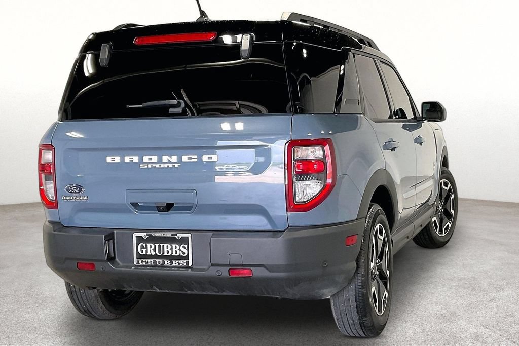Used 2024 Ford Bronco Sport Outer Banks w/ Tech Package AWD/4WD image 2