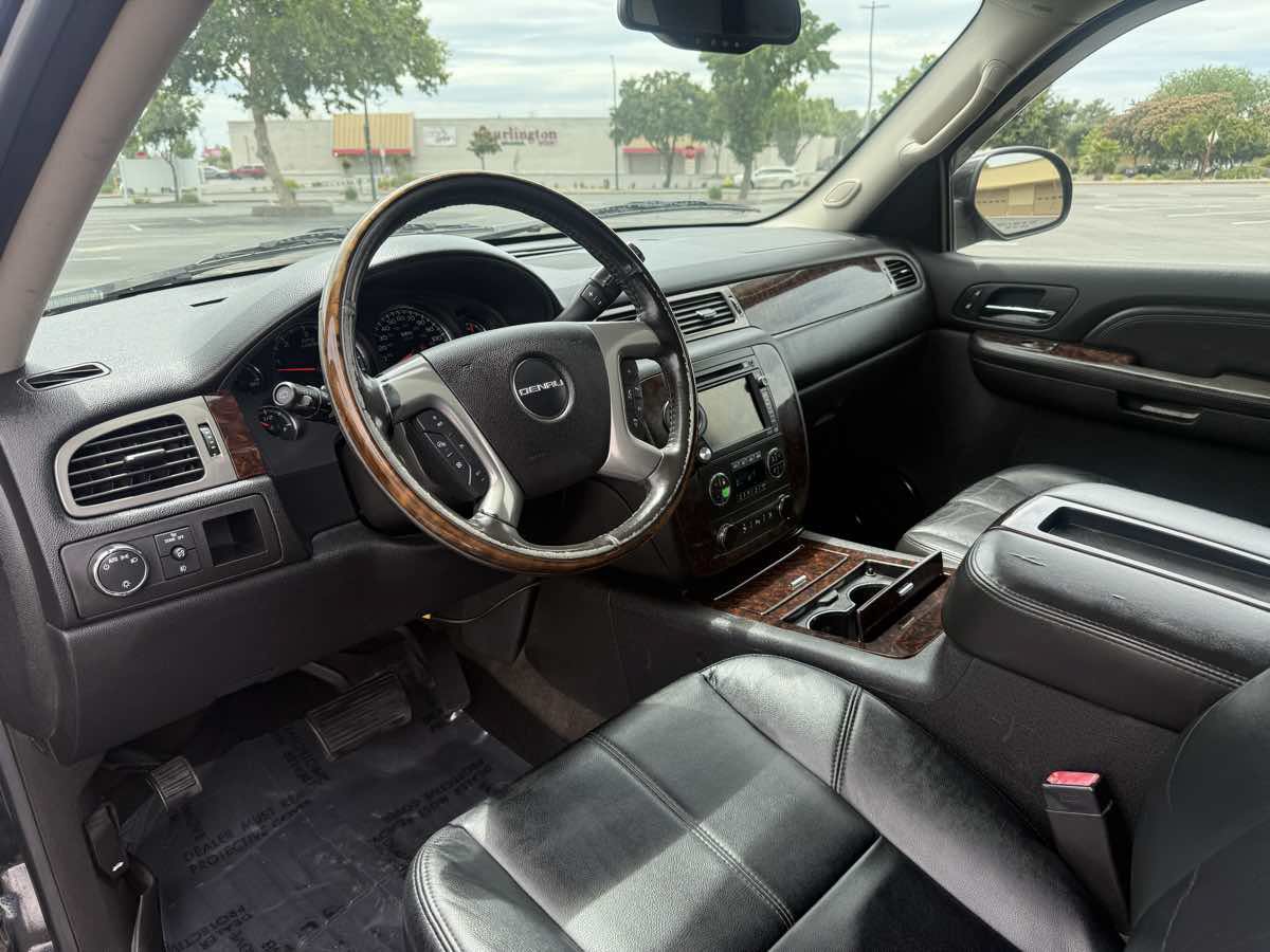 Used 2009 GMC Yukon Denali AWD/4WD image 15