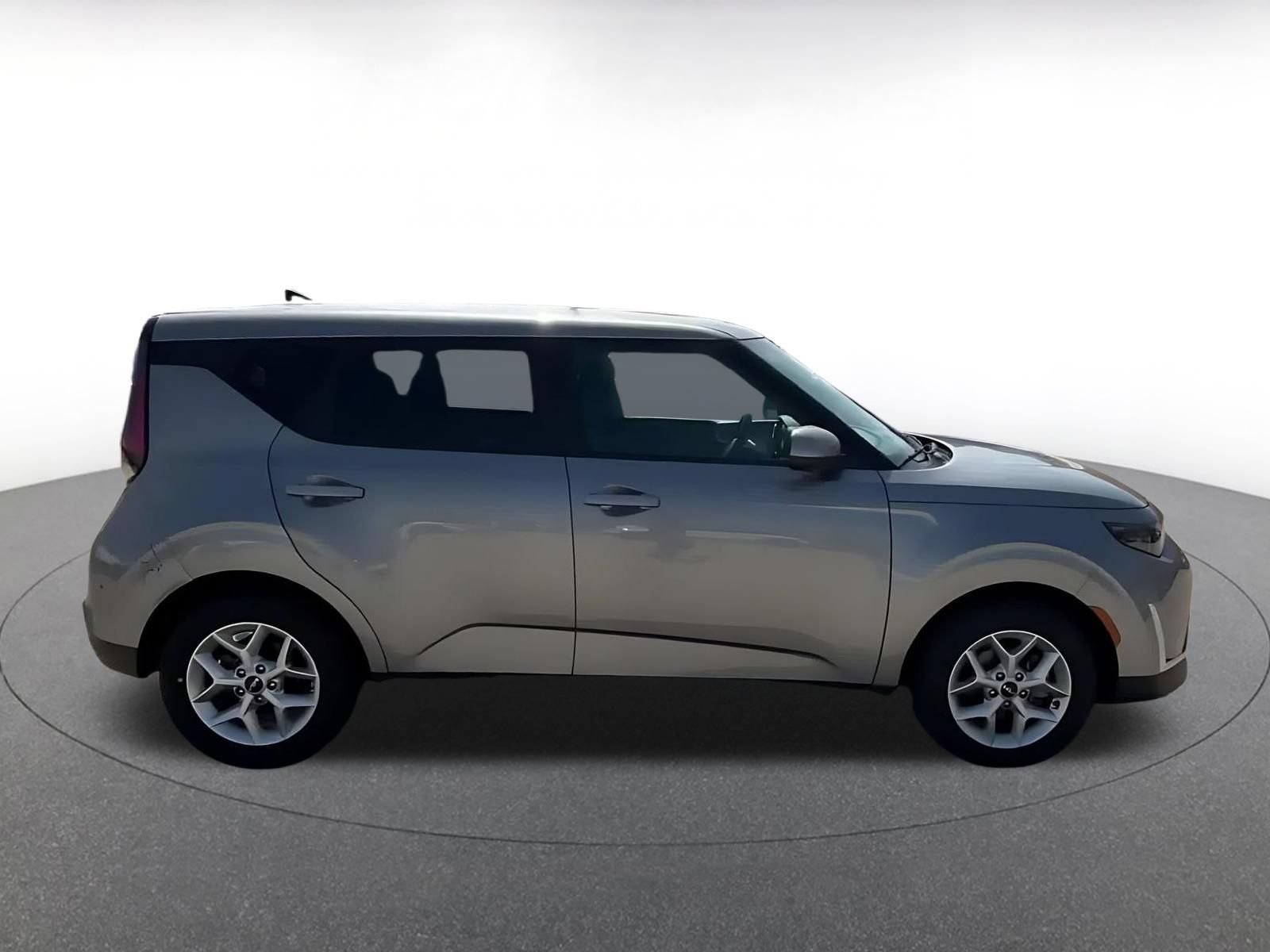 Used 2025 Kia Soul LX w/ LX Technology Package FWD image 15