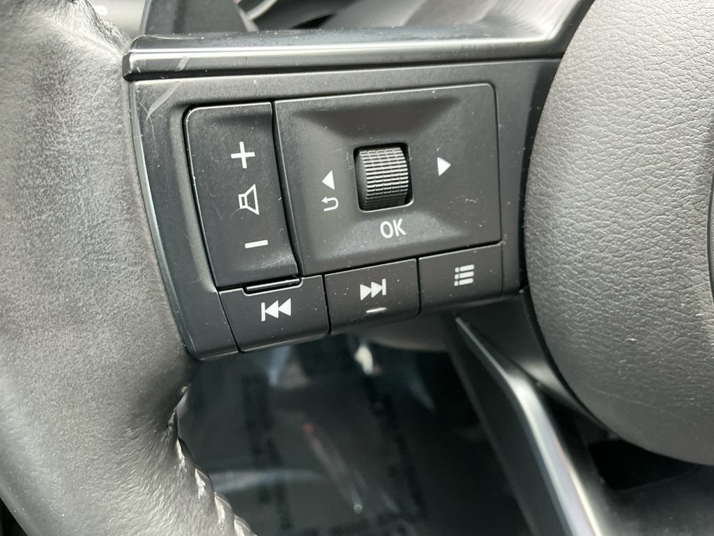Used 2025 Nissan Pathfinder SV AWD/4WD image 21