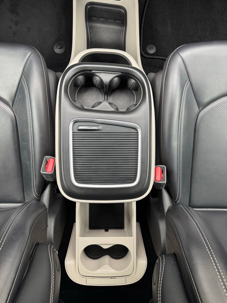 Used 2023 Chrysler Pacifica Touring-L image 19