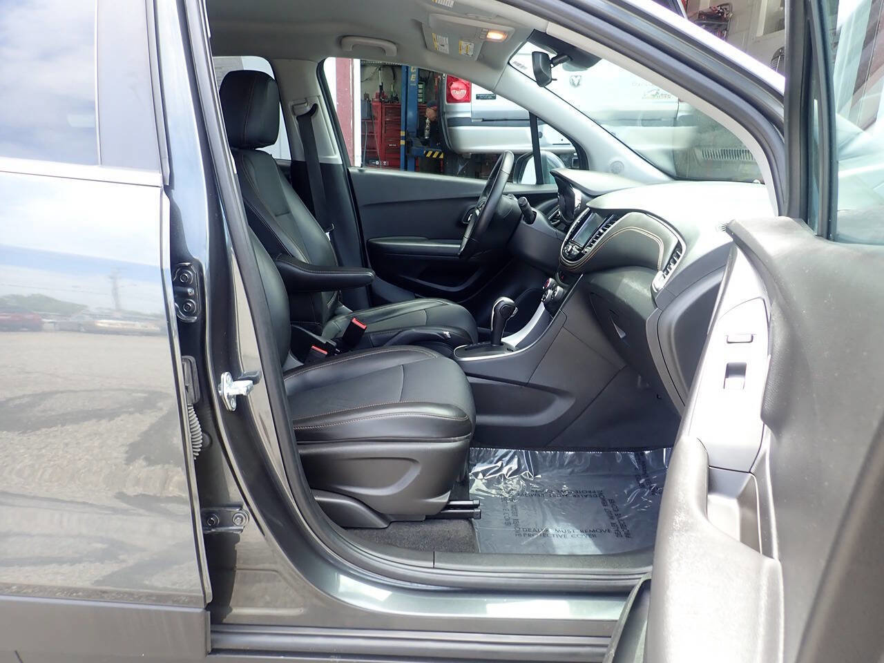 Used 2017 Chevrolet Trax LT w/ LT Convenience Package image 23