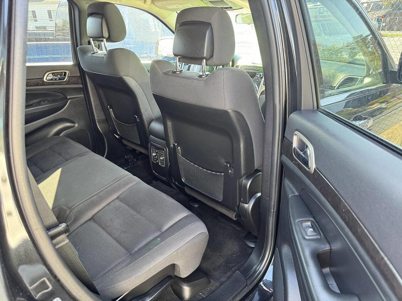 Used 2011 Jeep Grand Cherokee Laredo image 7