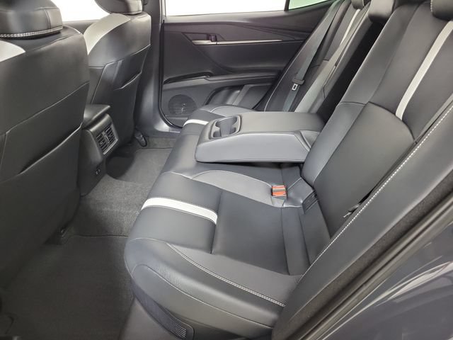 Used 2025 Toyota Camry SE w/ Convenience Package FWD image 12