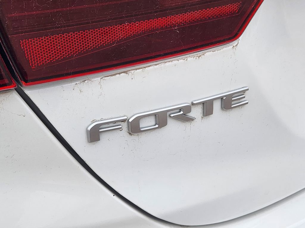 Used 2024 Kia Forte LXS w/ LXS Technology Package FWD image 11