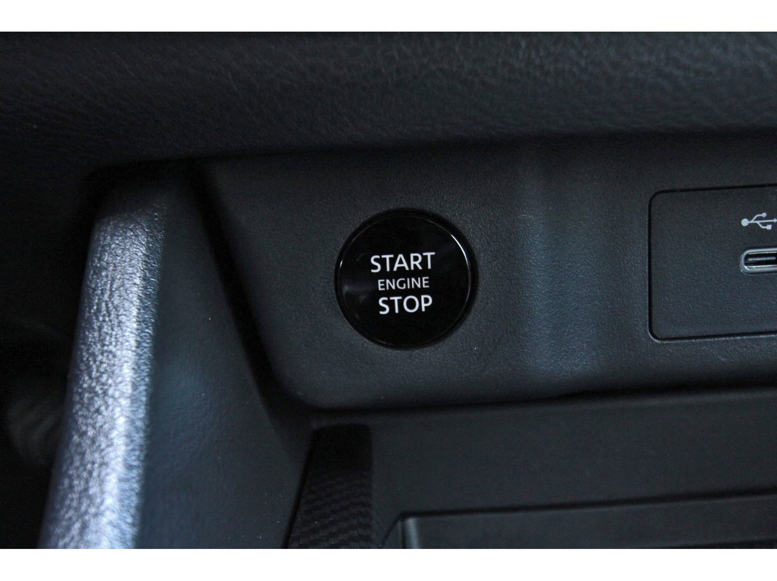 Used 2024 Nissan Rogue SV w/ SV Premium Package image 27