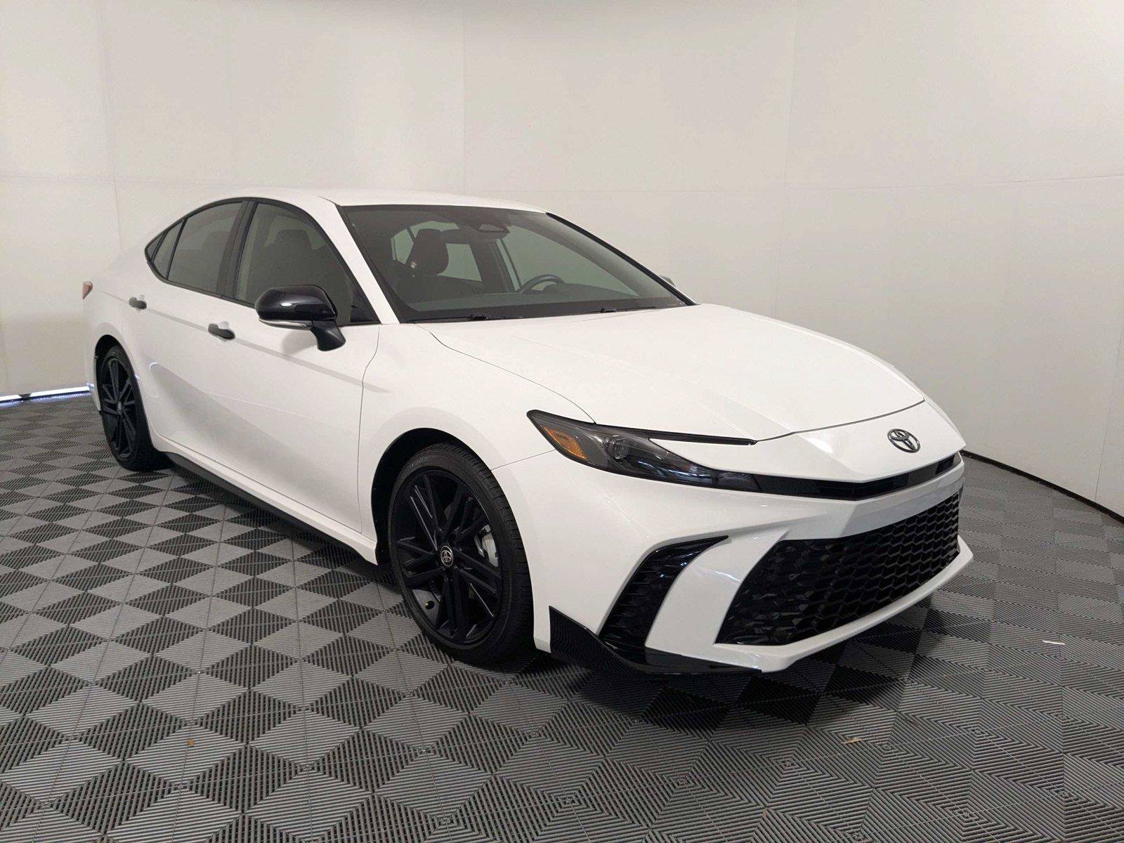 Certified 2026 Toyota Camry Hybrid FWD image 3