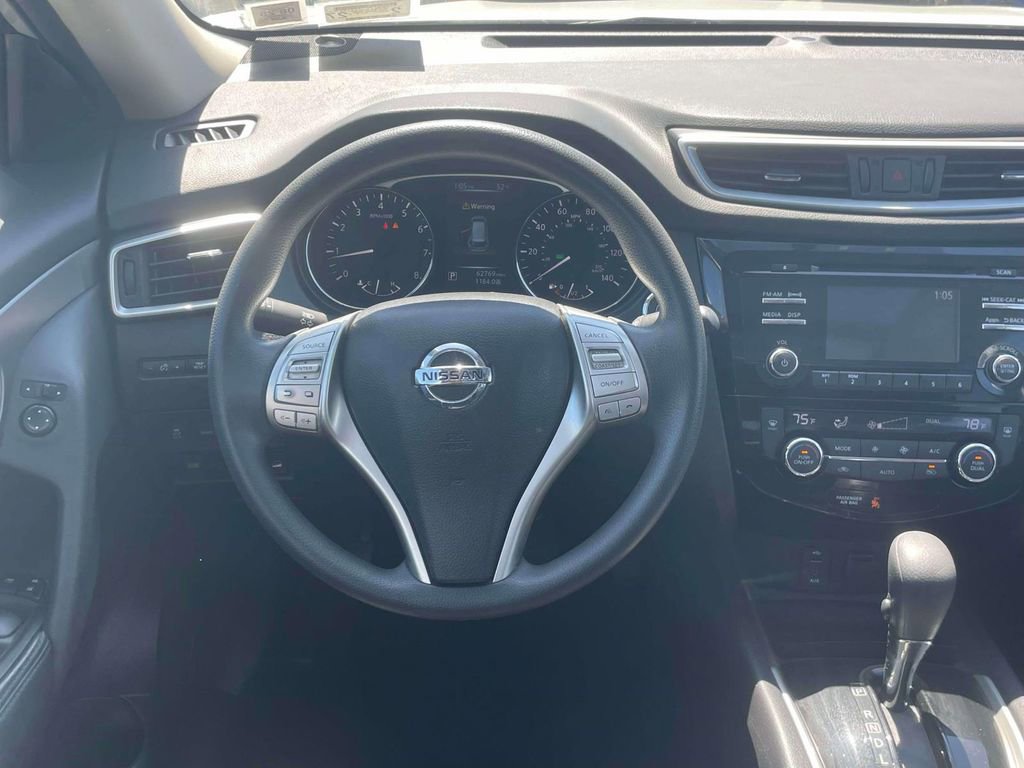 Used 2015 Nissan Rogue SV w/ SV Moonroof Package image 14