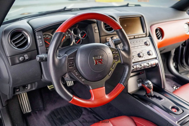 Used 2014 Nissan GT-R Premium w/ Premium Interior Package image 35
