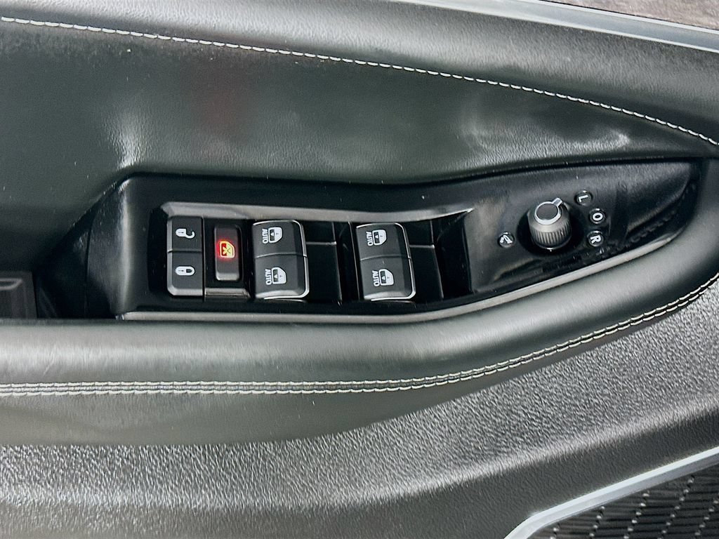 Certified 2025 Jeep Grand Cherokee L Overland w/ Rear Seat Video Group I AWD/4WD image 28
