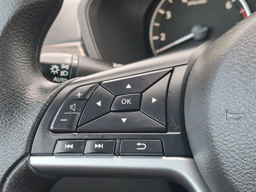 Used 2025 Nissan Altima 2.5 SV FWD image 12