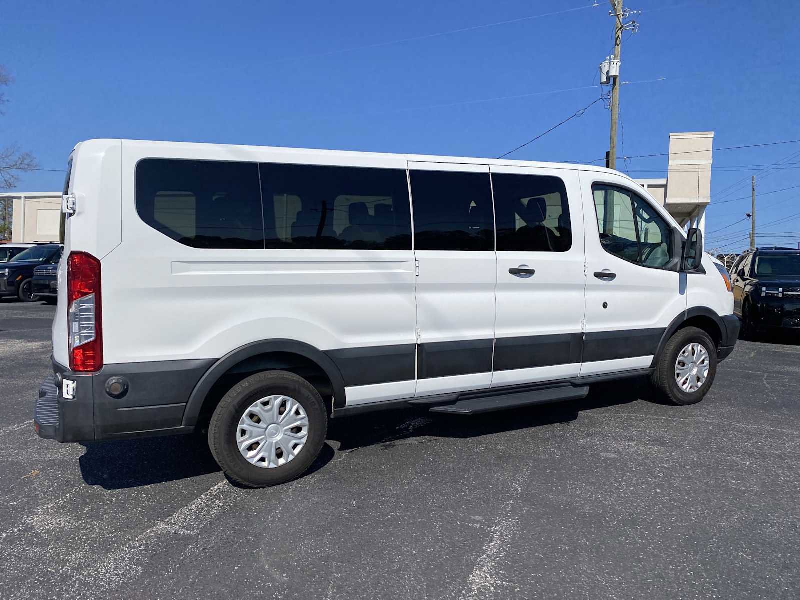 Used 2019 Ford Transit 350 XLT image 6