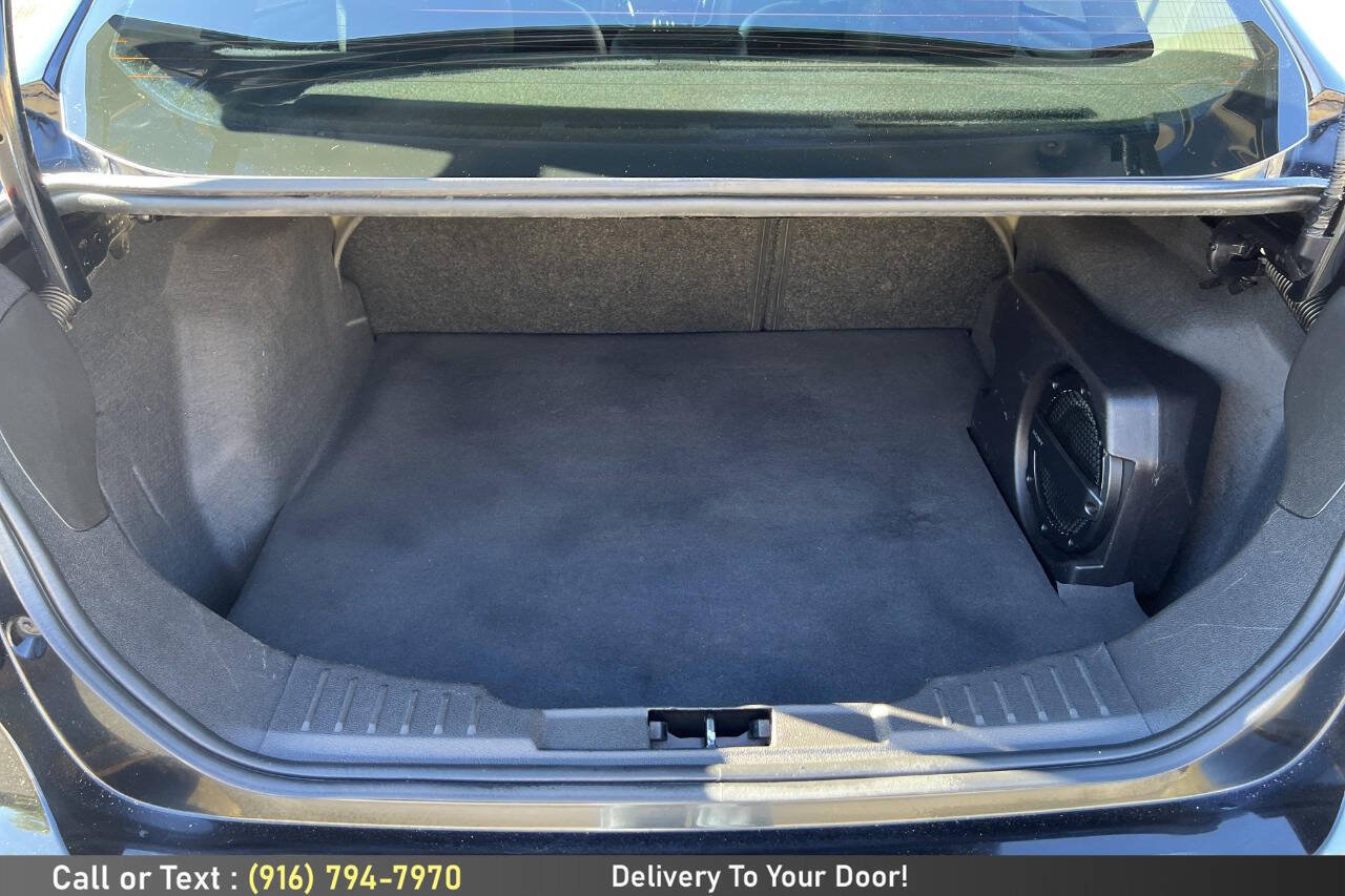 Used 2016 Ford Focus Titanium FWD image 11