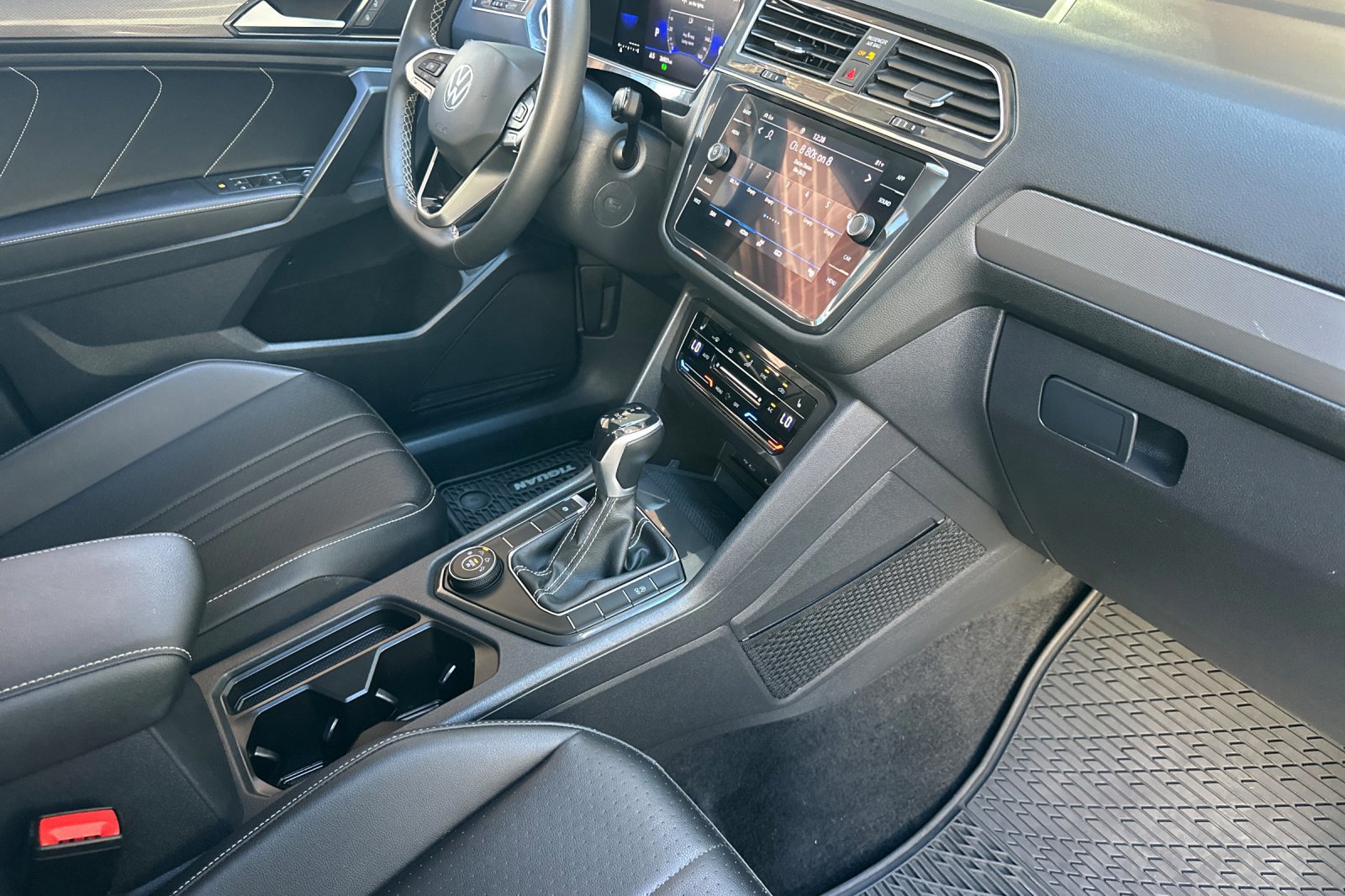 Used 2022 Volkswagen Tiguan SE image 13