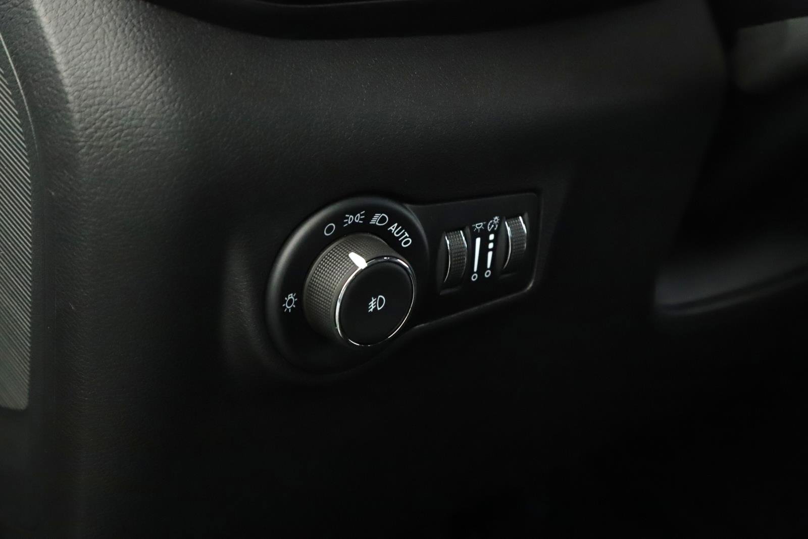 New 2026 Jeep Compass Limited w/ Sun, Sound & Navigation Group image 7