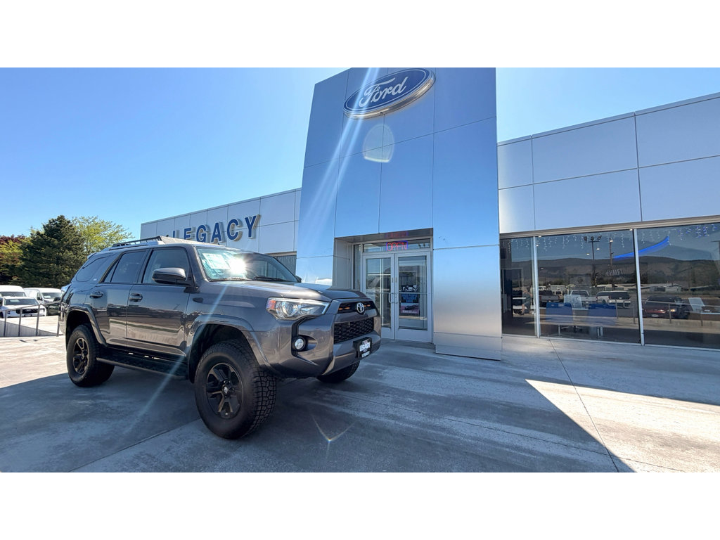 Used 2018 Toyota 4Runner SR5 AWD/4WD image 1