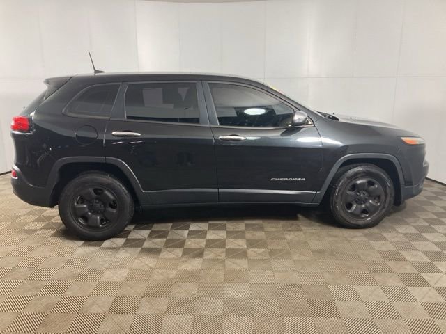Used 2016 Jeep Cherokee Sport image 6