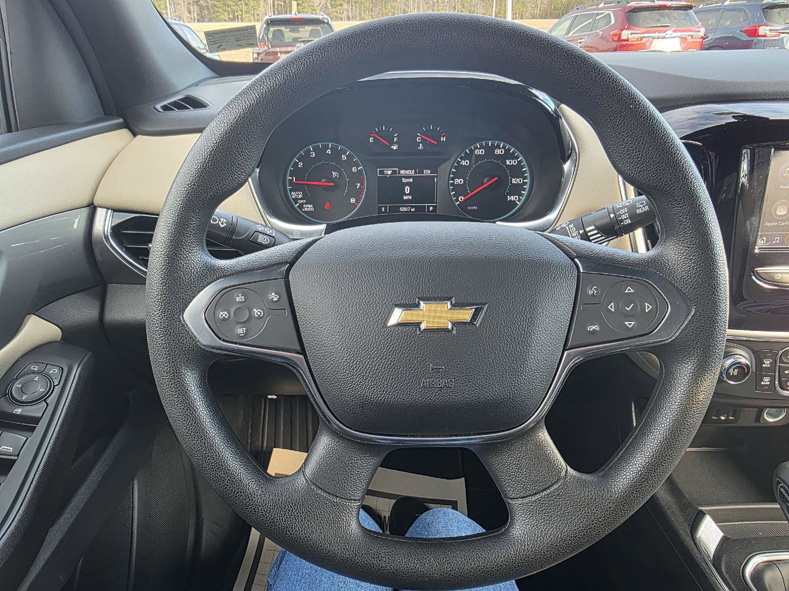 Used 2023 Chevrolet Traverse LS image 17