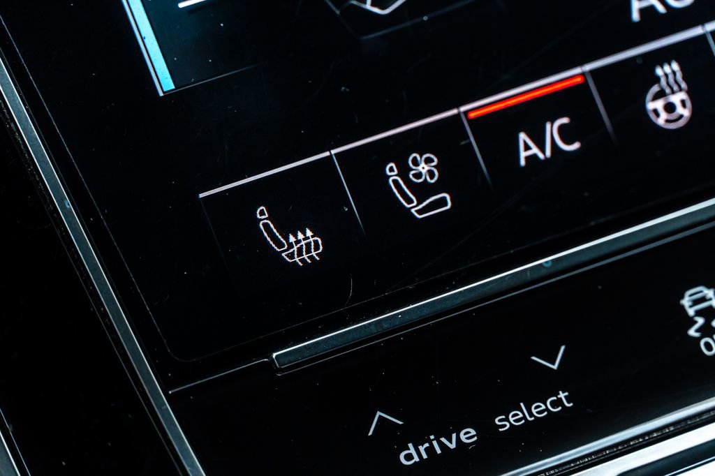 Used 2019 Audi Q8 Prestige AWD/4WD image 19