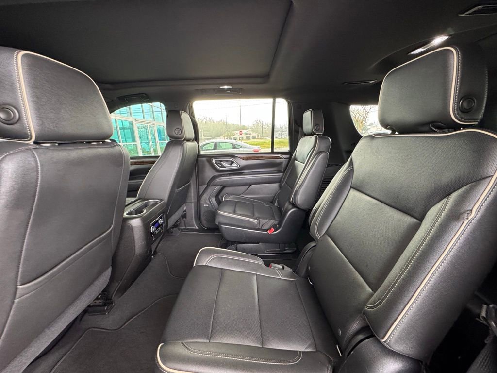 Used 2021 Chevrolet Suburban Premier w/ Premium Package image 21