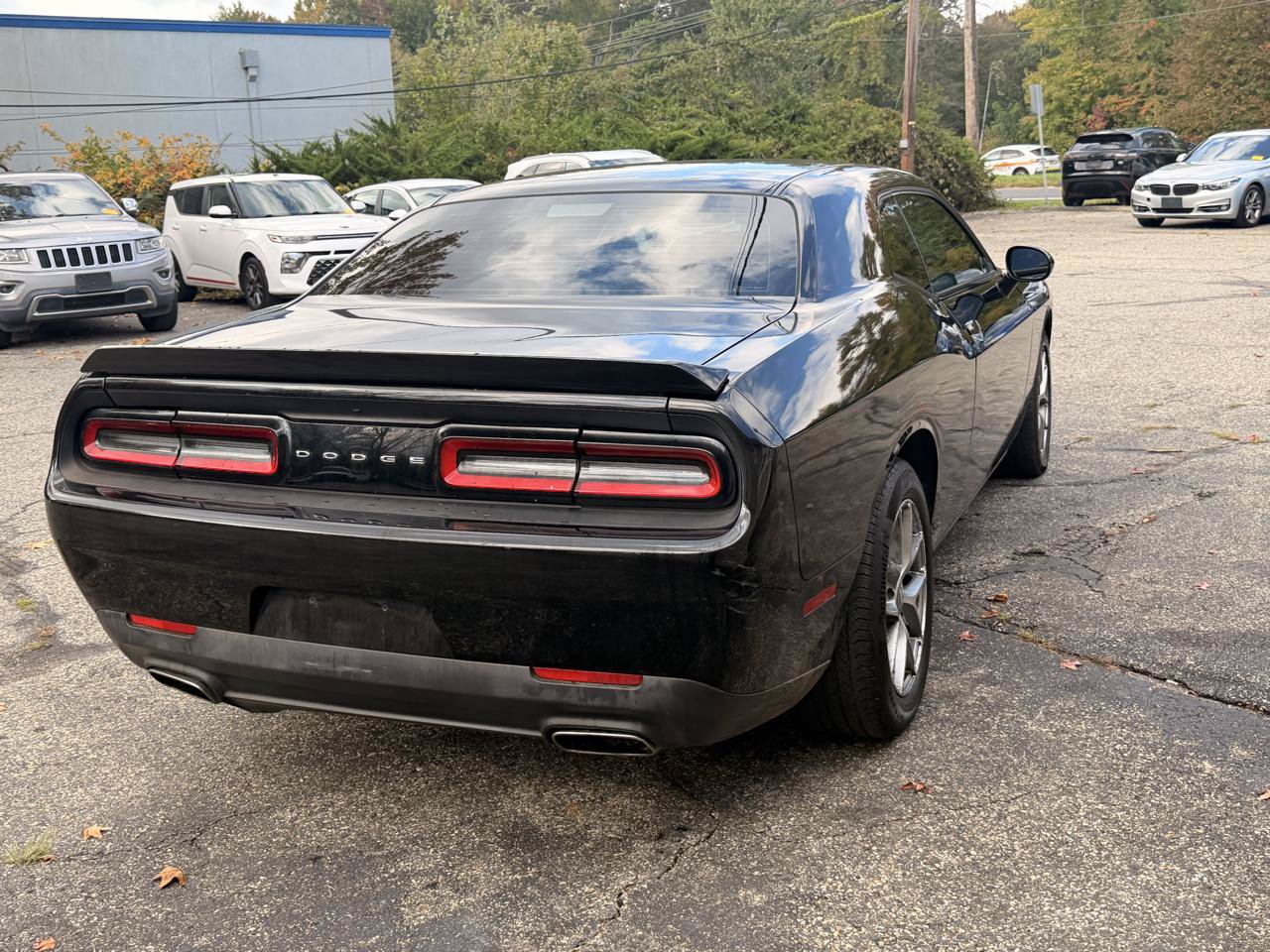 Used 2016 Dodge Challenger SXT RWD image 6