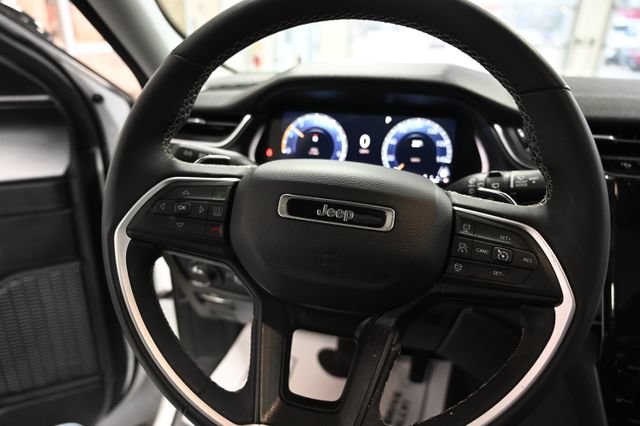 Used 2023 Jeep Grand Cherokee Laredo w/ Luxury Tech Group I AWD/4WD image 23