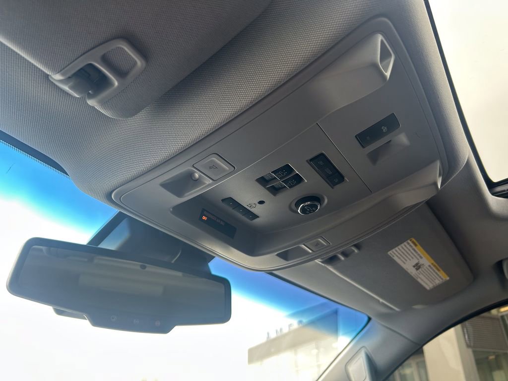 Used 2015 Cadillac Escalade Premium image 22