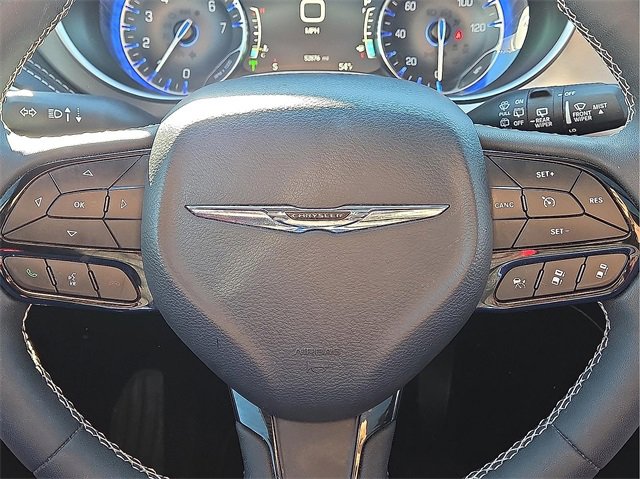 Used 2023 Chrysler Pacifica Limited w/ Uconnect Theater Family Group image 20