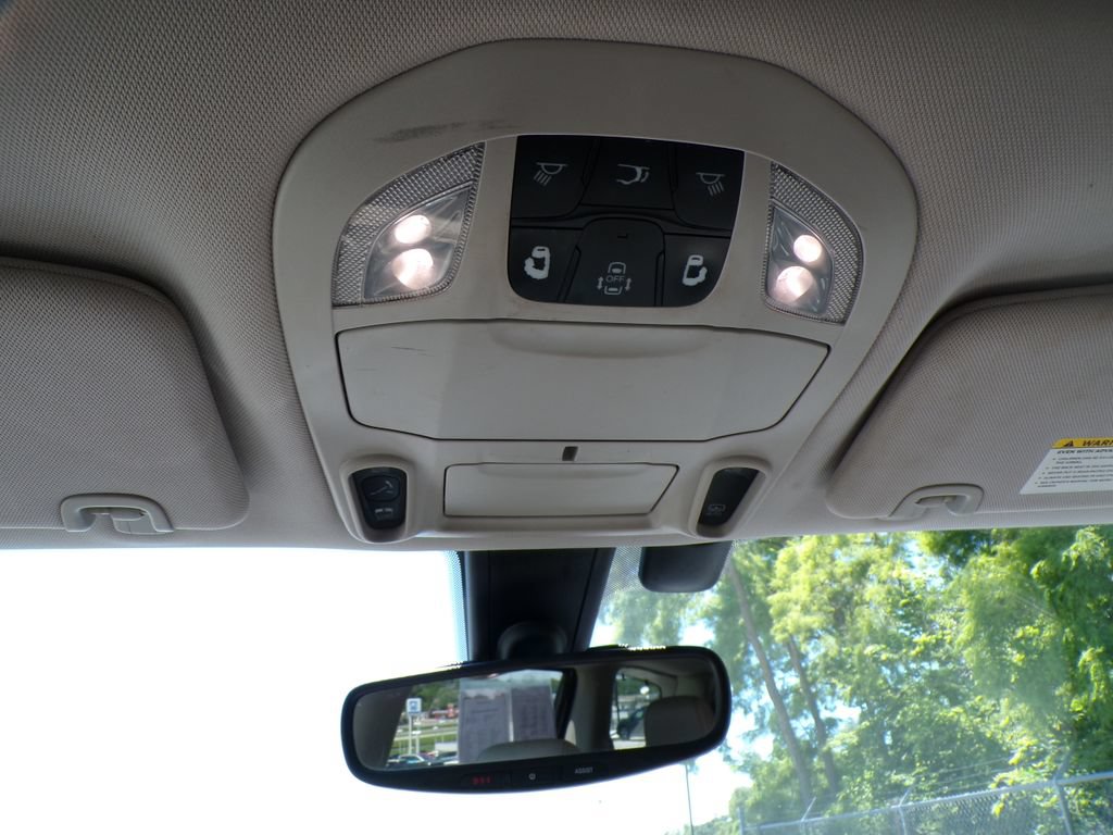 Used 2017 Chrysler Pacifica Limited FWD image 30