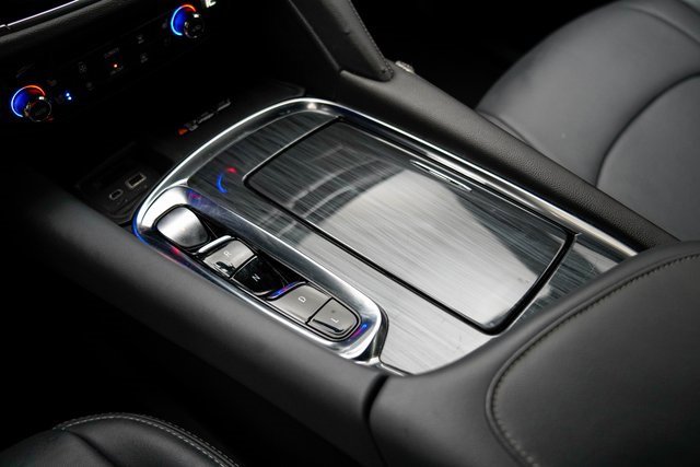 Used 2024 Buick Enclave Premium image 32