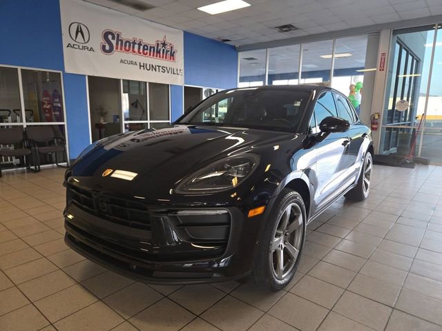 Used 2023 Porsche Macan image 1
