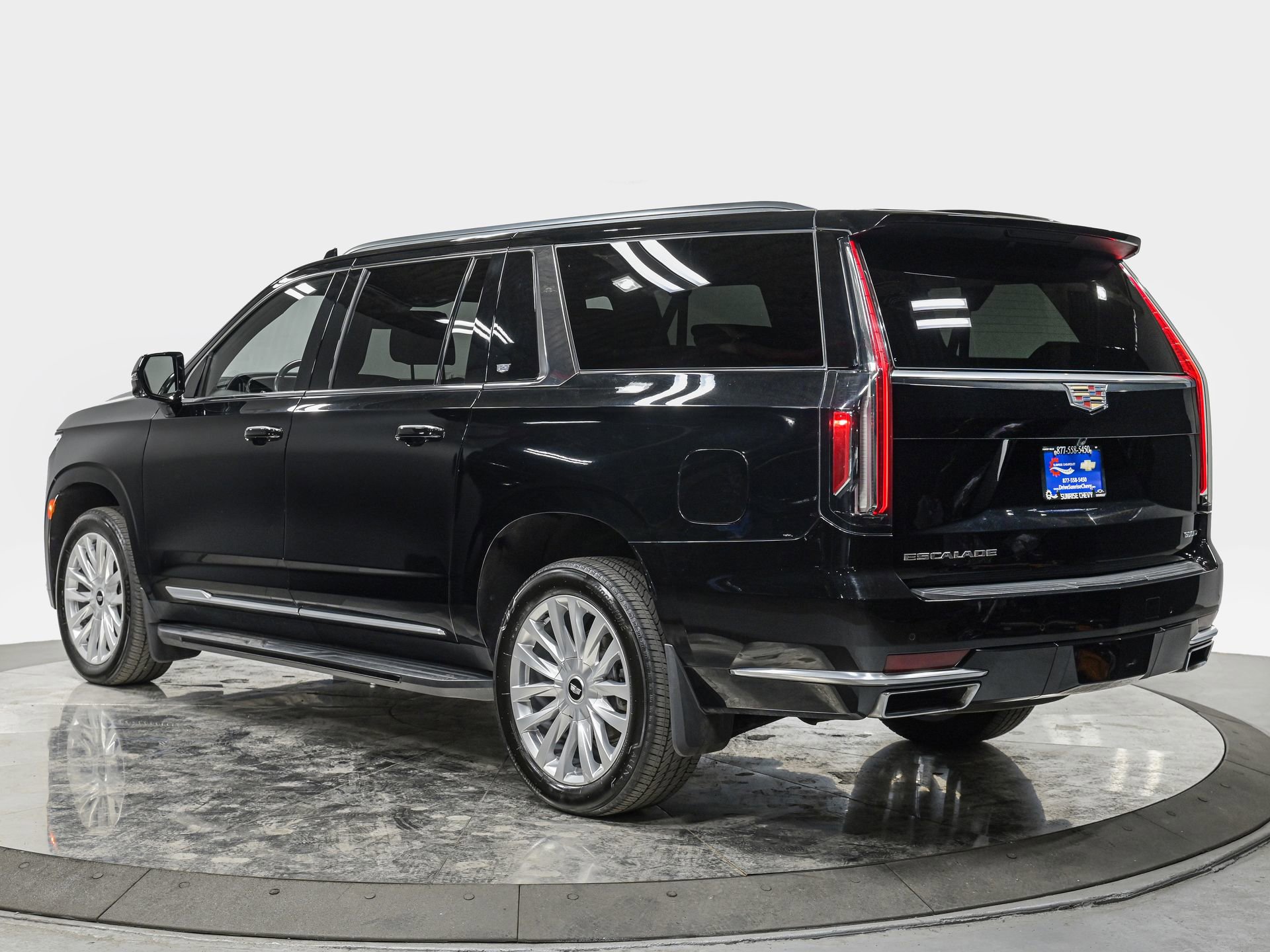 Used 2023 Cadillac Escalade ESV Luxury image 4