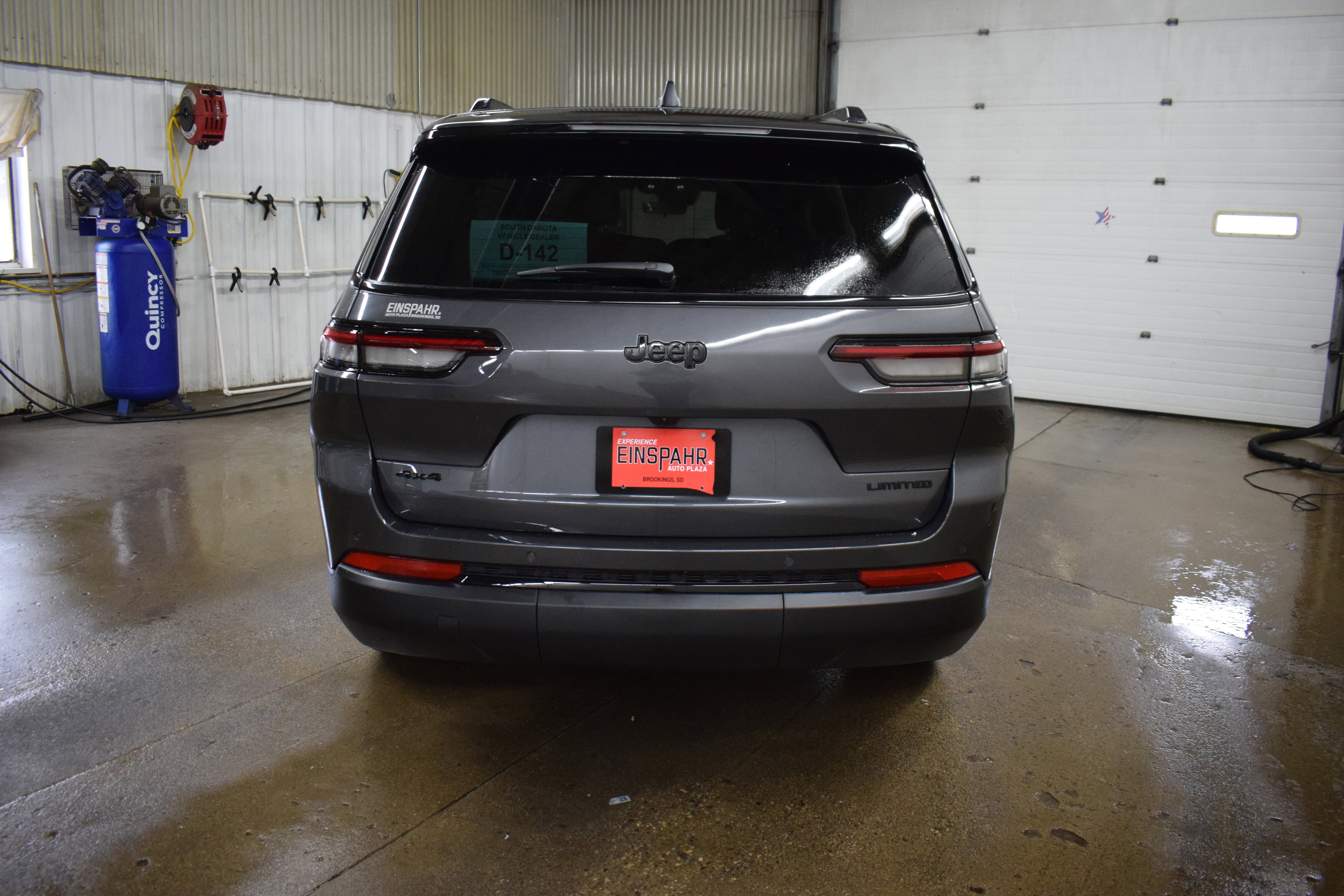 New 2025 Jeep Grand Cherokee L Limited w/ Black Appearance Package image 31