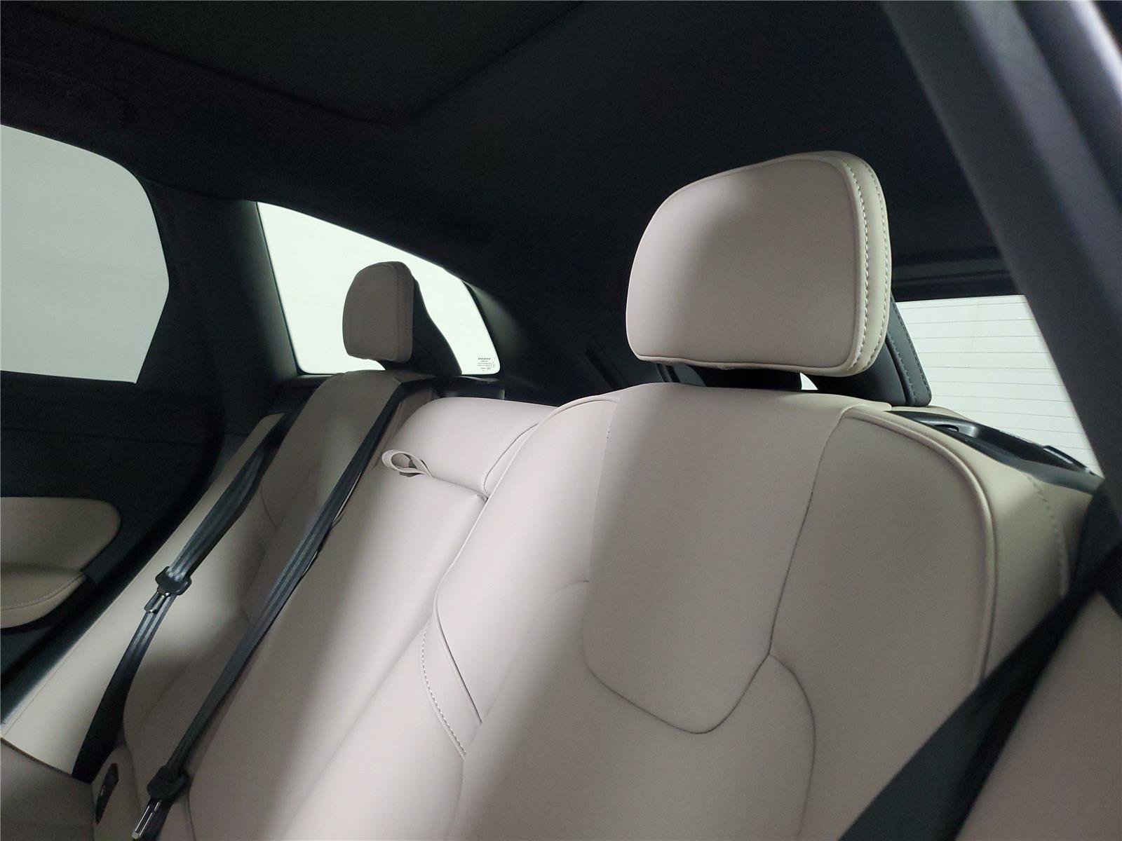 New 2026 Volvo XC60 B5 Plus w/ Protection Package Premier AWD/4WD image 13