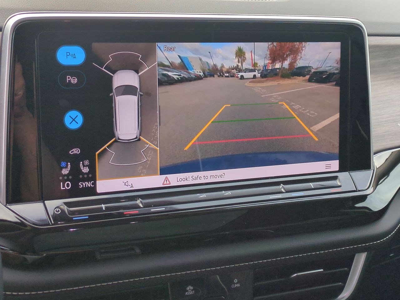 Used 2025 Volkswagen Atlas SEL Premium R-Line image 27