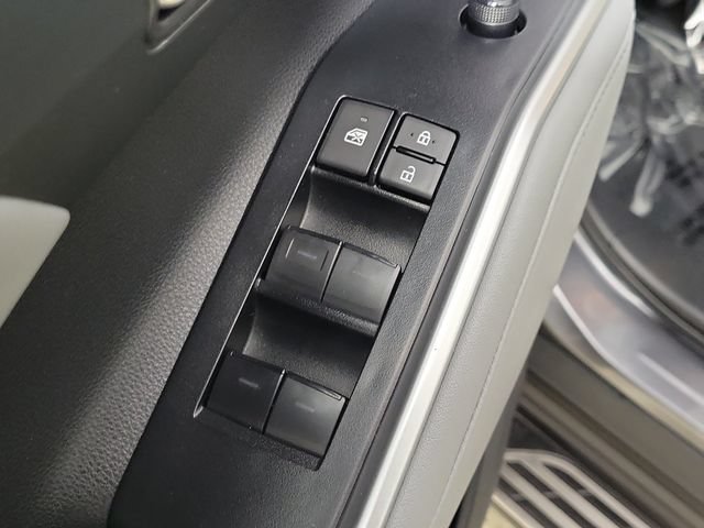 Used 2023 Toyota Highlander XLE FWD image 26