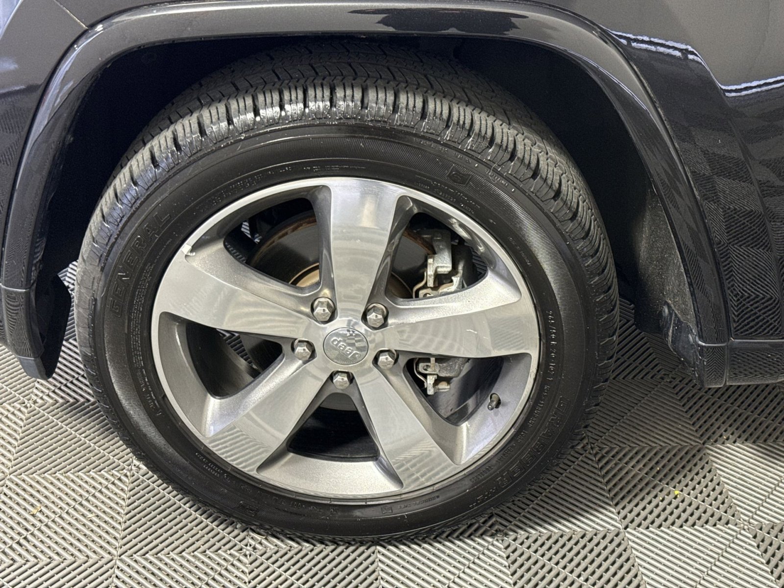 Used 2015 Jeep Grand Cherokee Overland w/ Advanced Technology Group image 12