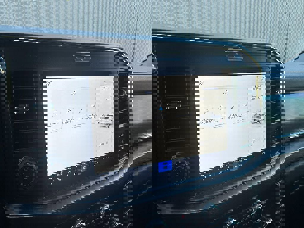 New 2026 Ford F250 Lariat w/ Black Appearance Package image 31