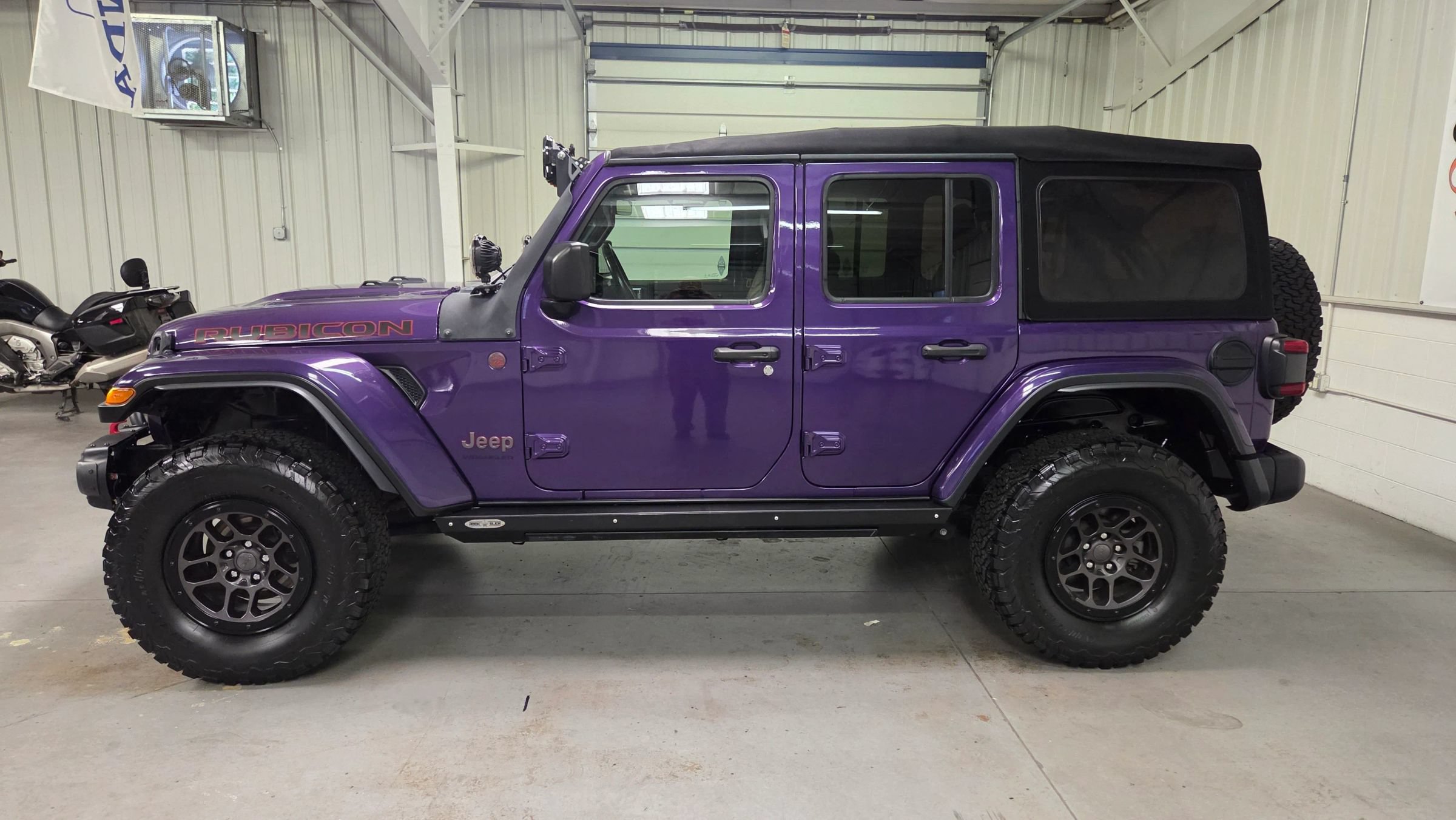 Used 2023 Jeep Wrangler Unlimited Rubicon w/ Xtreme 35 Tire Package AWD/4WD image 3