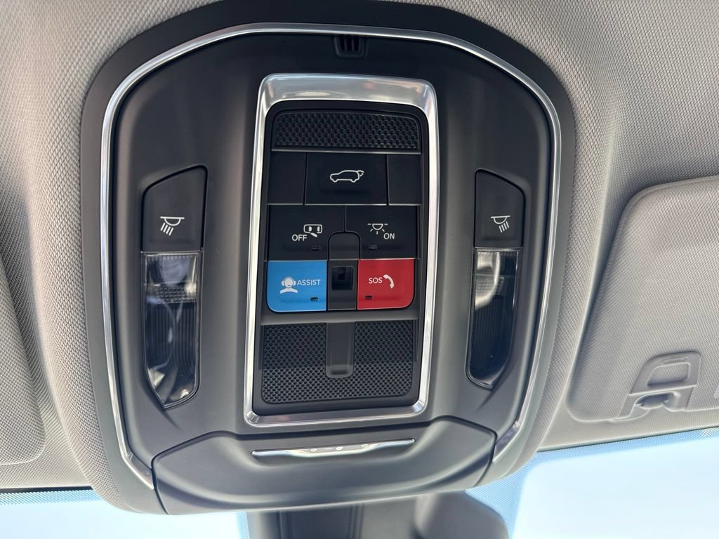 Used 2023 Jeep Grand Cherokee L Limited AWD/4WD image 27