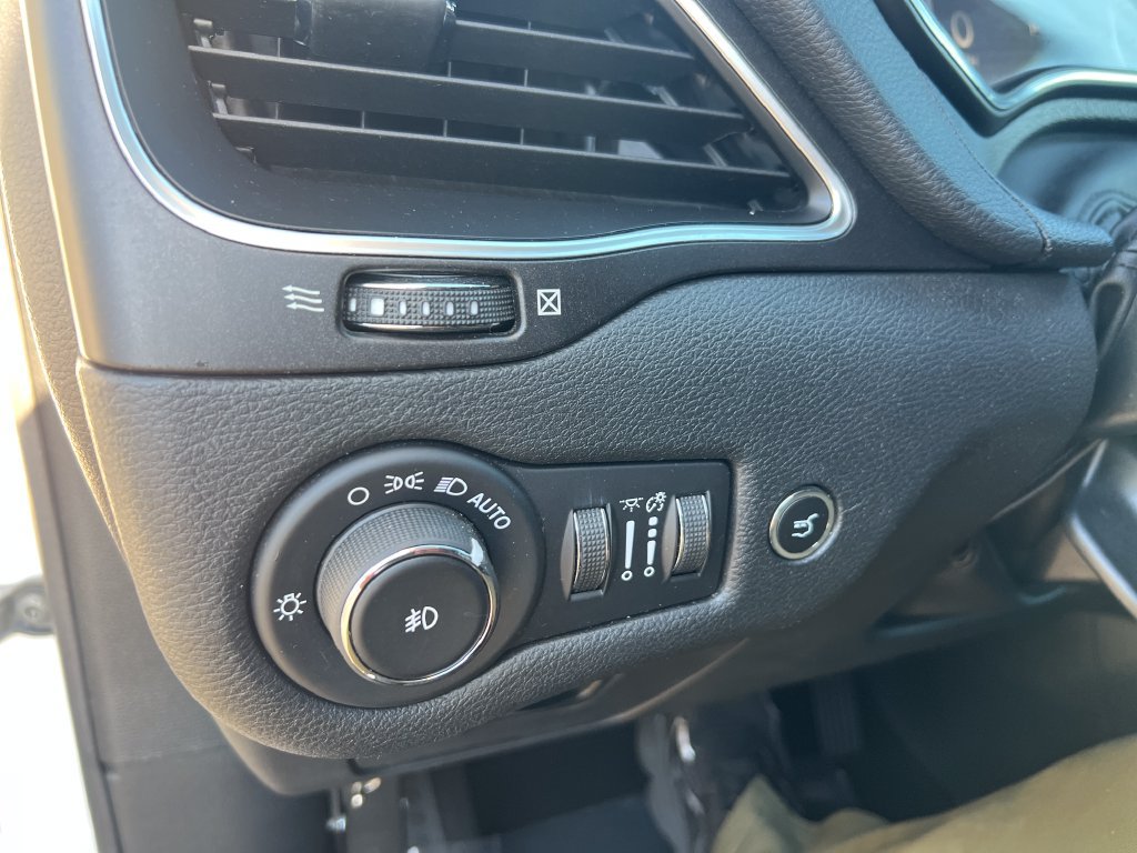 Used 2020 Jeep Cherokee Trailhawk w/ Comfort/Convenience Group AWD/4WD image 21