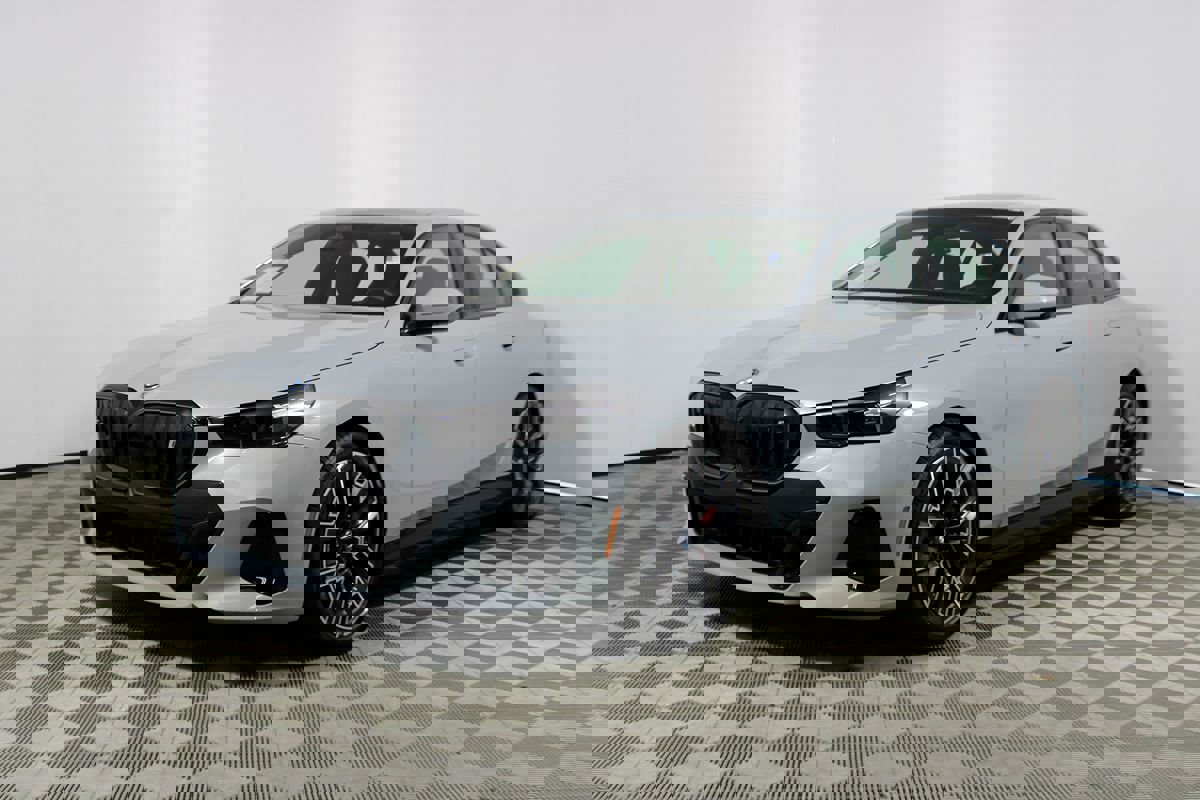 Used 2025 BMW i5 eDrive40i w/ M Sport Package image 27