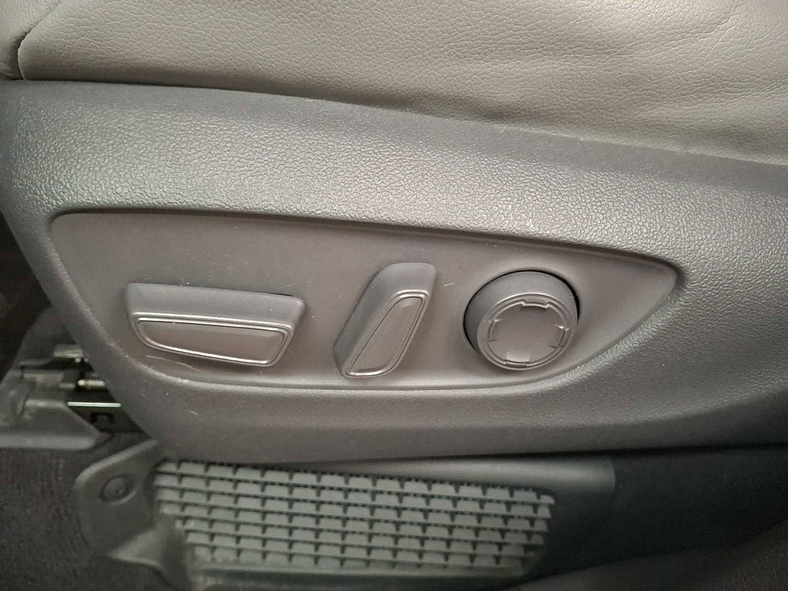 Used 2021 Toyota Sienna XLE w/ XLE Plus Package image 13